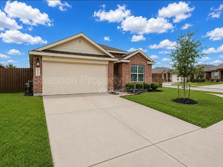 8002 Carillon Way — Photo 2