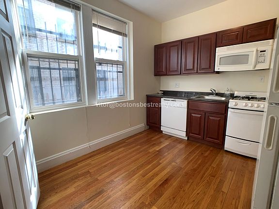 15 Lothian Road #102 - studio available on 6/1