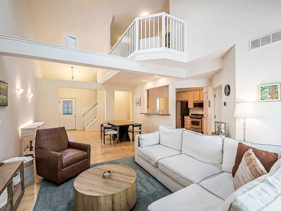1st image of 2072 Liberty Hts