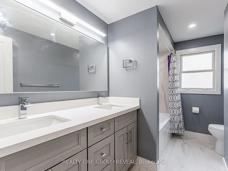 326 Prince Of Wales Dr — Photo 30