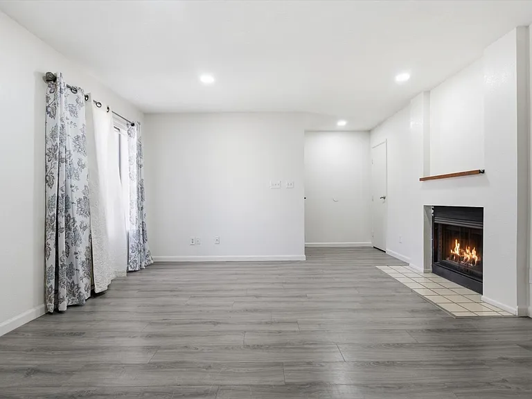 3102 E Clarendon Ave #110 — Photo 10