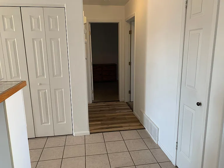 221 W Harmony Dr — Photo 4