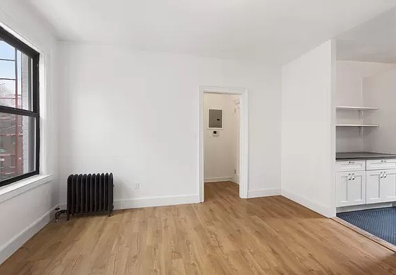 3rd image of 1075 Grant Ave #4