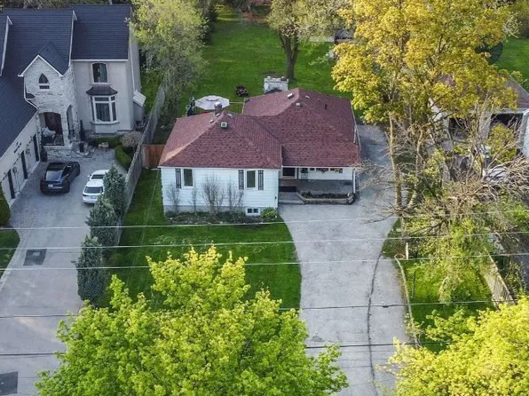 126 Weldrick Rd W, Richmond Hill, ON L4C 8S9