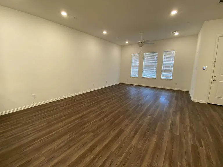 3306 Colorado Ln — Photo 2