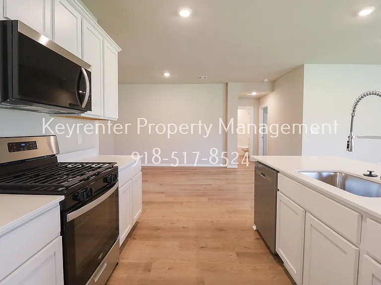 15610 S 75th East Ave — Photo 18