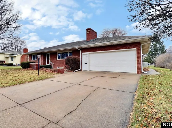 1960 Parkview Dr, Fremont, NE 68025