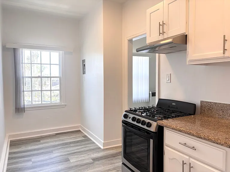 2743 San Marino Street — Photo 8