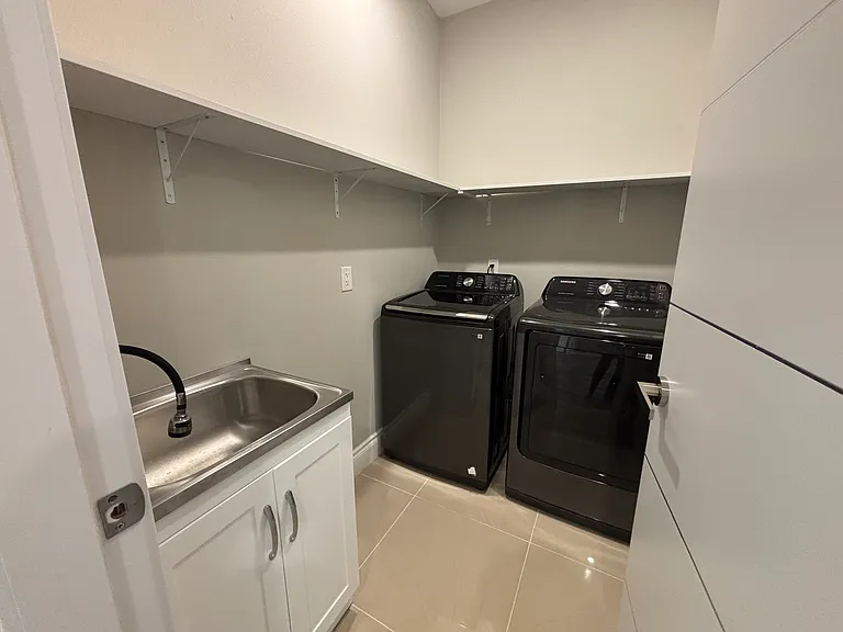 2049 Greenbriar Ter #2049 — Photo 17