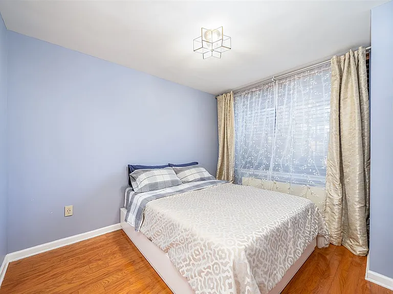 700 Grove St #4V — Photo 12