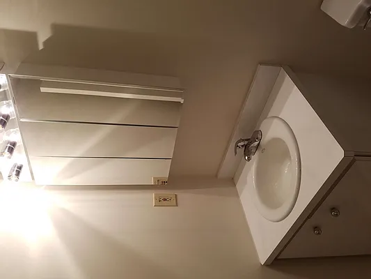 Rented by Max & Associates Realty Corp | media 34