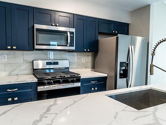 3rd image of 916 Sirocco Dr