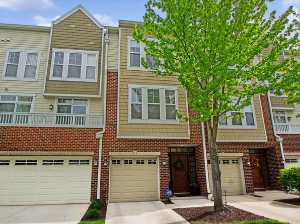 527 Grove Ln, Forest Park, IL 60130