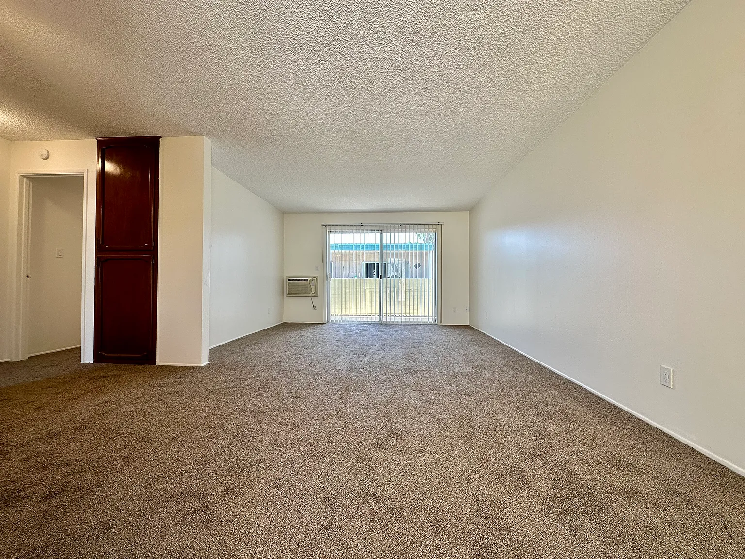 2 bed, 1000 sqft, $2,295 — Photo 4