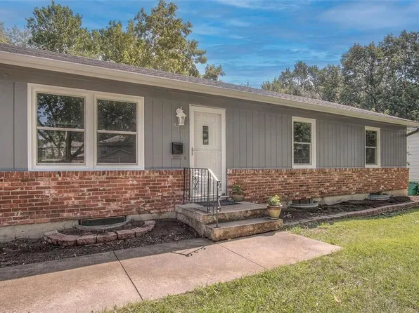9305 Slater St, Overland Park, KS 66212