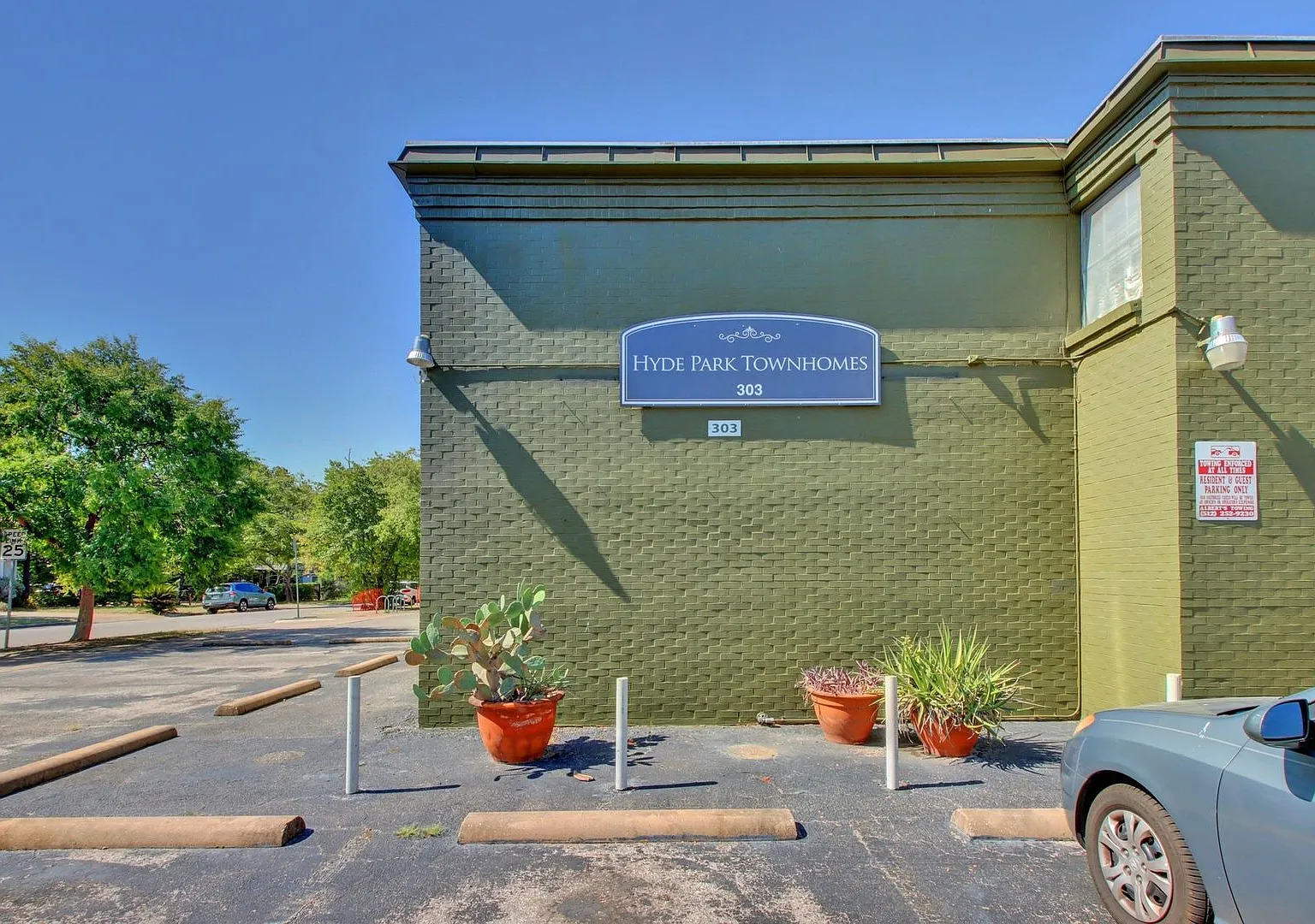 303 W. 40 St. — Photo 1