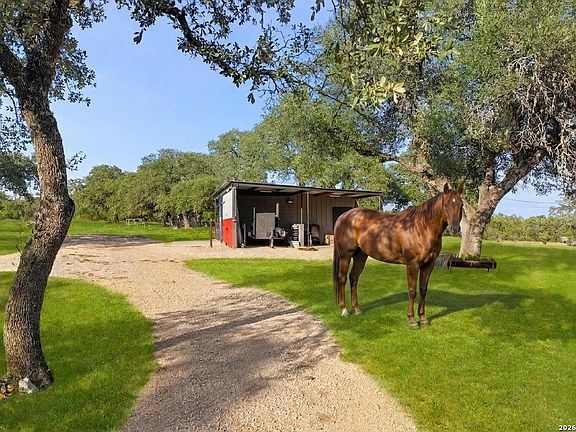5th image of 22050 Hanging Oak