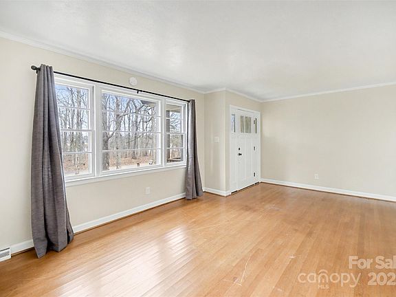 3rd image of 1035 Timberlane Dr