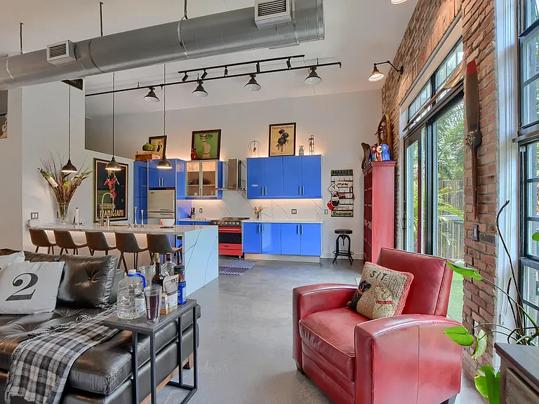 185 NE 4th Ave #203 — Photo 14