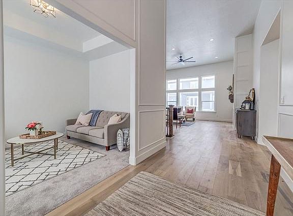4th image of 486 N 1300 W