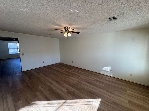 3rd image of 303 S 11th Pl