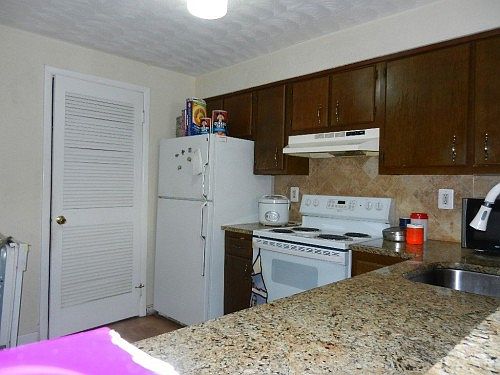 5th image of 1019 Warwick Ct