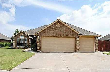 1st image of 2200 Oak Dr