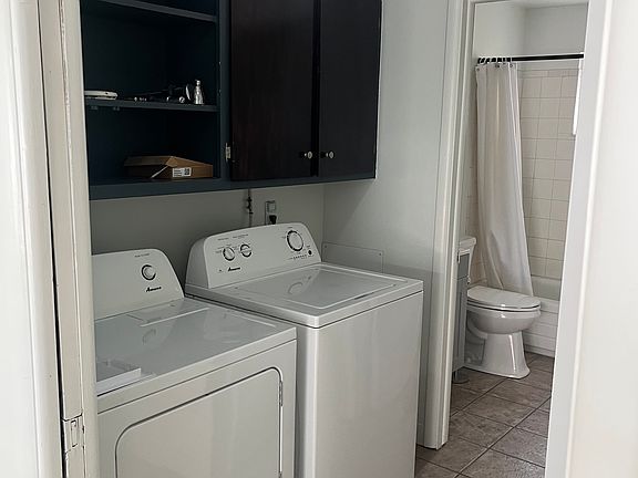 4th image of 457 E Warnock Ave #2