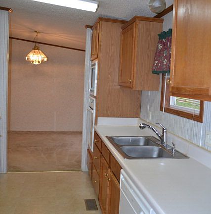 5th image of 150 Hill Dr