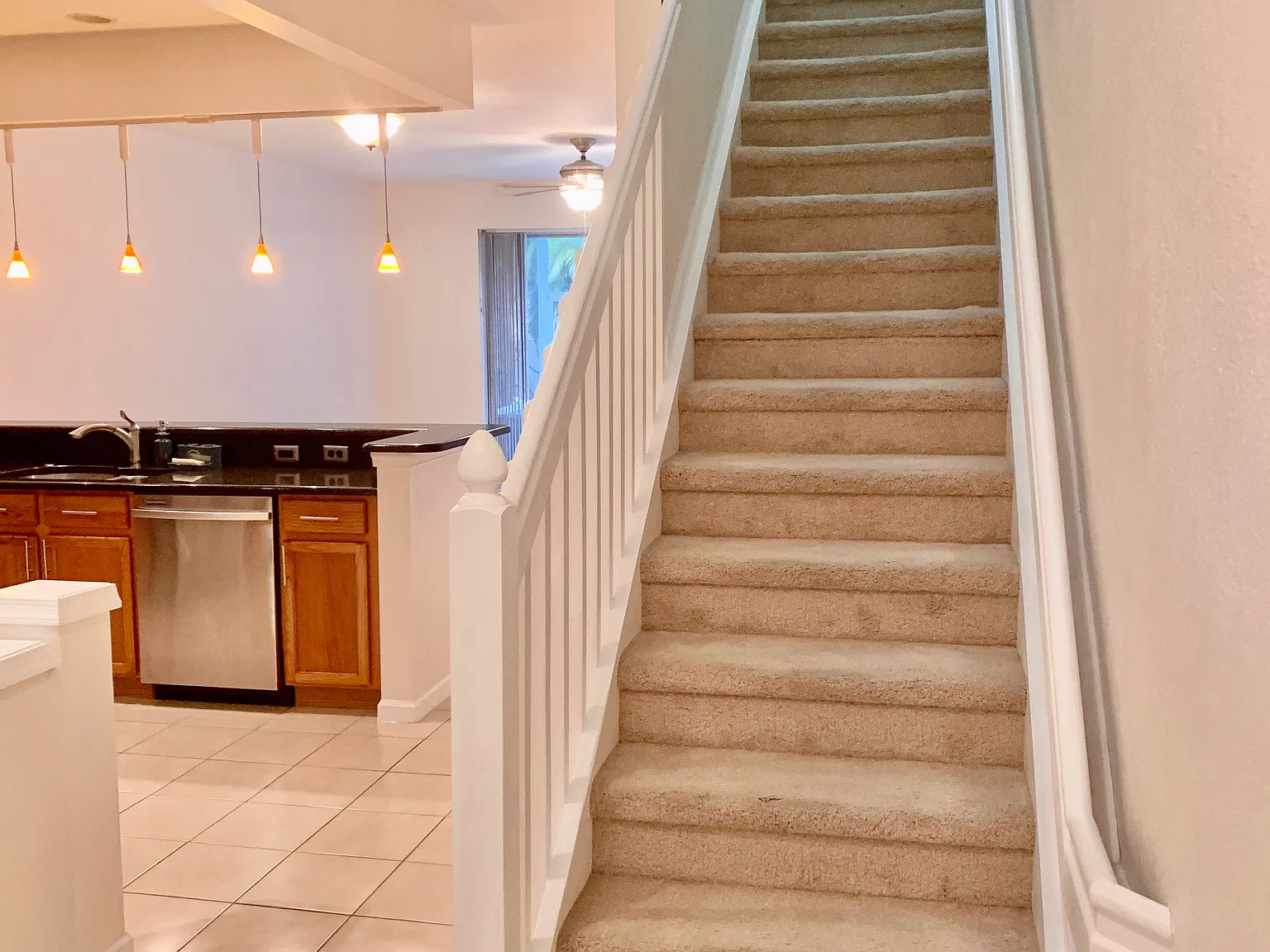 3 bed, 2.5 bath, 1860 sqft, $2,650 — Photo 3