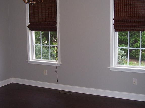 5th image of 110 River Oaks Cir