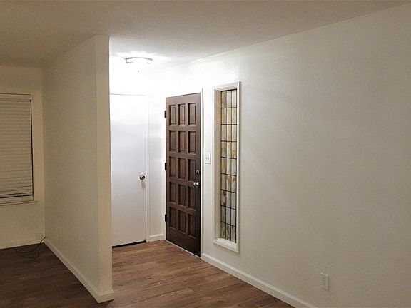3rd image of 366 W Warner Ave