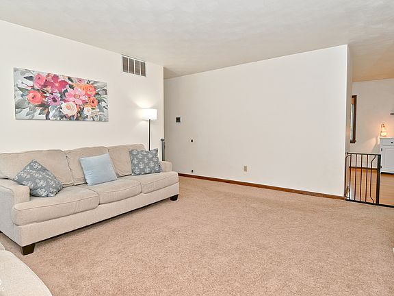 4th image of 117 E Tilden Dr