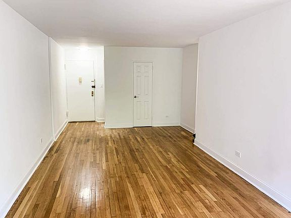 5th image of 14205 Roosevelt Ave #32