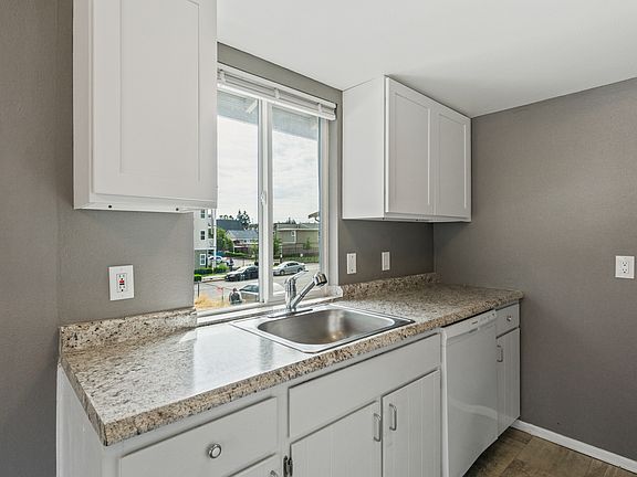 3rd image of 4028 S Lawrence St APT G