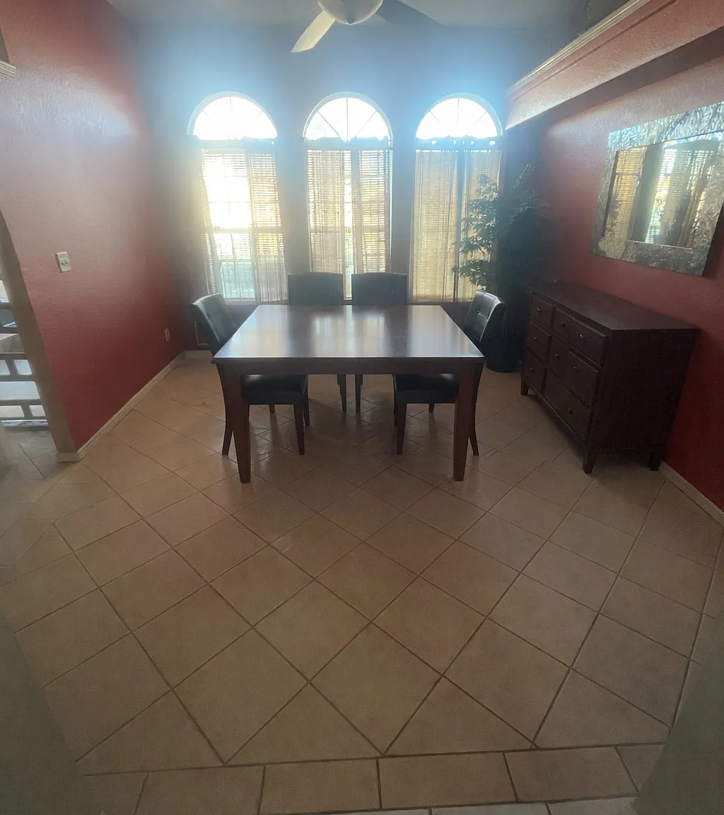 4 bed, 1600 sqft, $1,700 — Photo 2