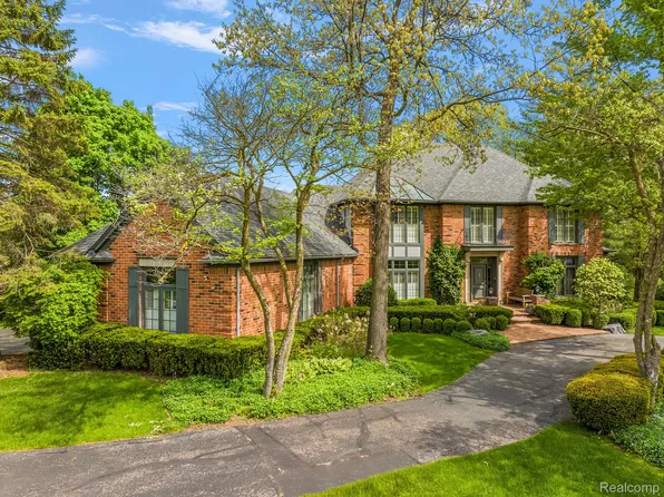 2903 Chestnut Run Dr, Bloomfield Hills, MI 48302