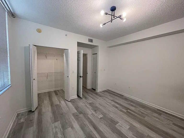 1919 Van Buren St #109A — Photo 15