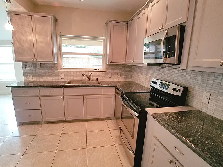 7211 Wind Dale St — Photo 9