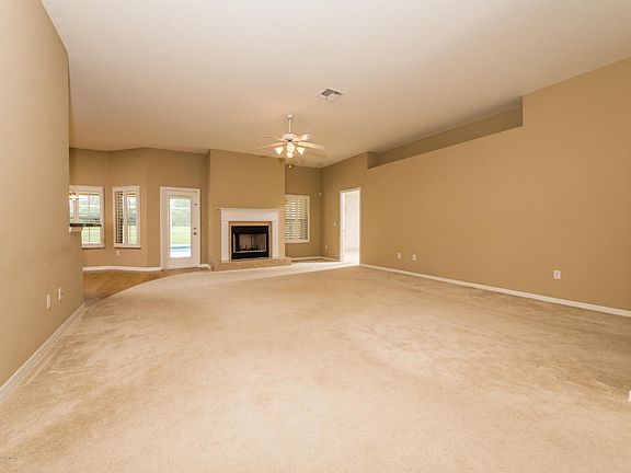 5th image of 352 Lake Dr