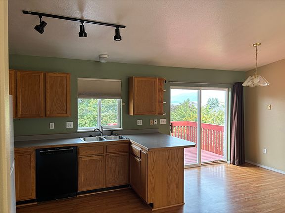 2nd image of 502 20th Ave W