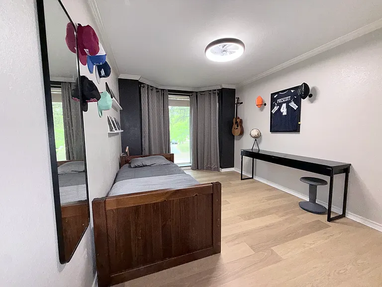 Upstairs bedroom 1