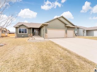 707 Cedar Dr, Harrisburg, SD 57032