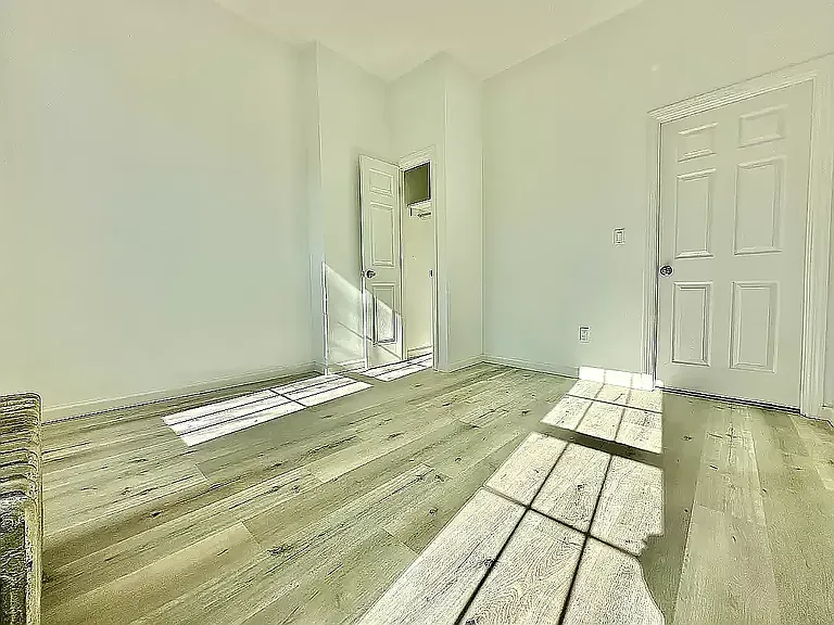 161 Hart St #11 — Photo 6