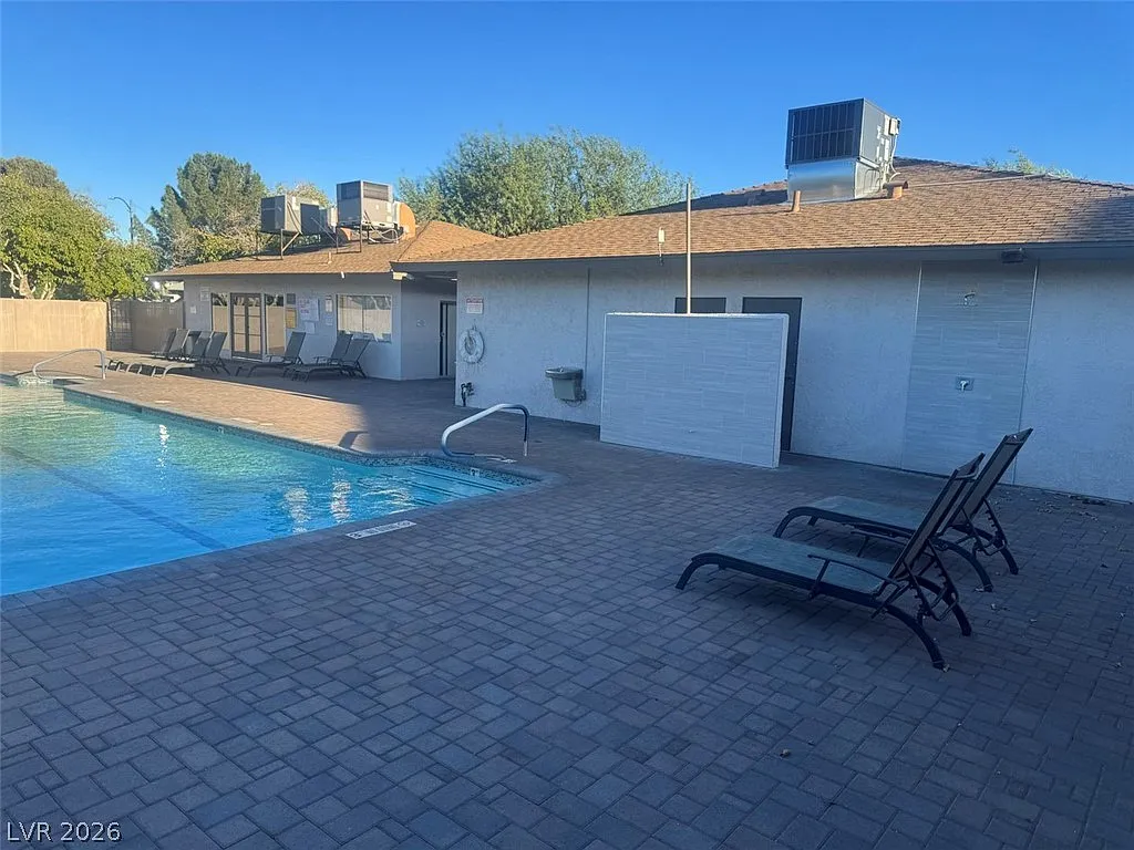 2 bed, 1.0 bath, 880 sqft, $1,195 — Photo 3