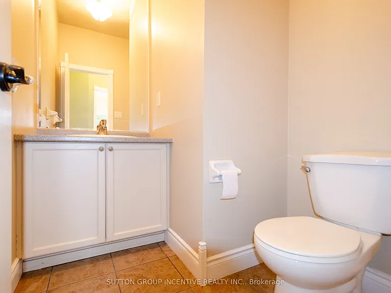 38 Harwood Dr #UPPER — Photo 14