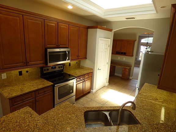 4th image of 6925 NW 121st Ave