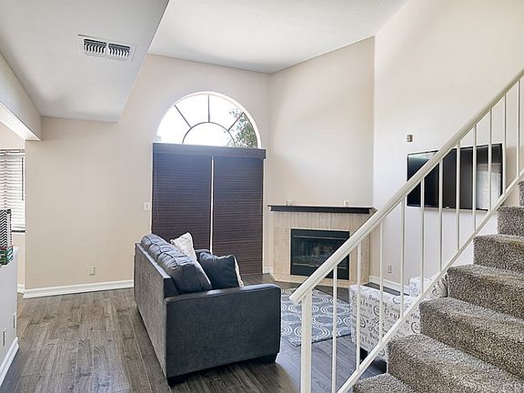 3rd image of 11233 Borden Ave APT 10