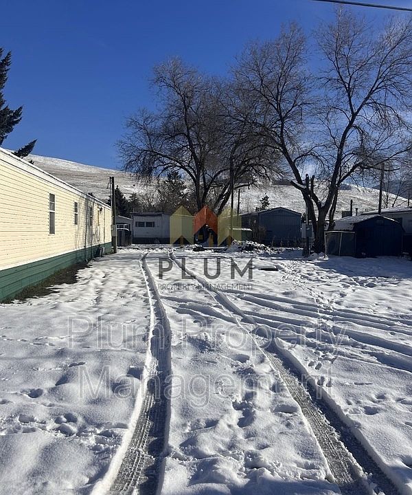 2nd image of 740 Turner St Trailer 3