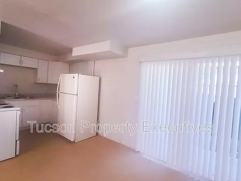 Building Photo - 319 E Blacklidge Dr #3